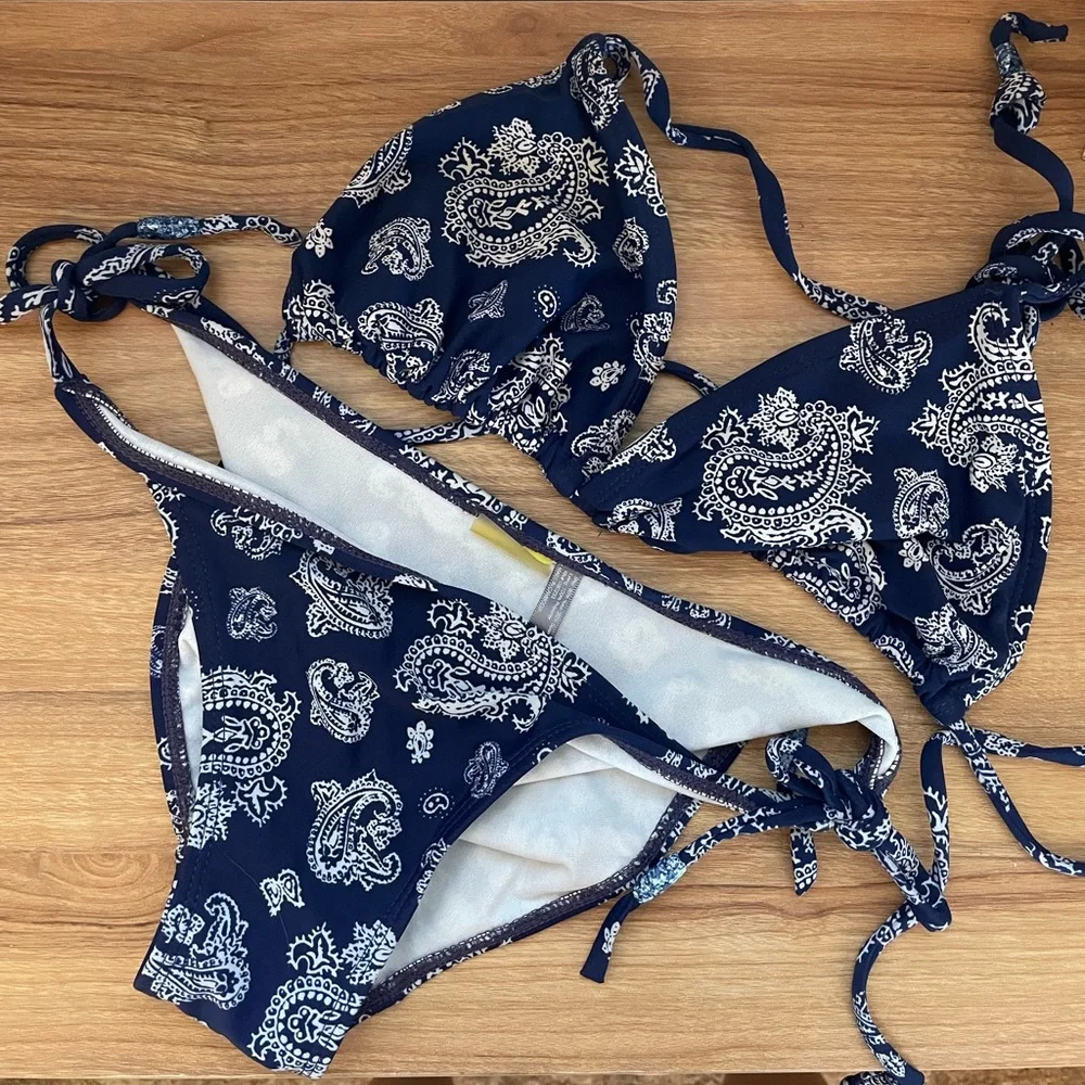 Bikini set - Picture 1 of 6